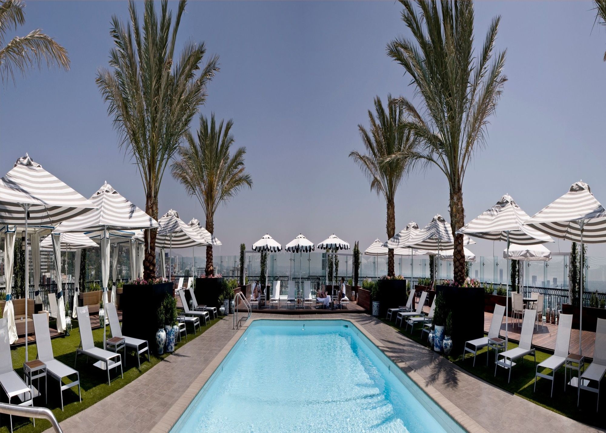 The London West Hollywood At Beverly Hills Екстер'єр фото The pool at the Standard, Hollywood