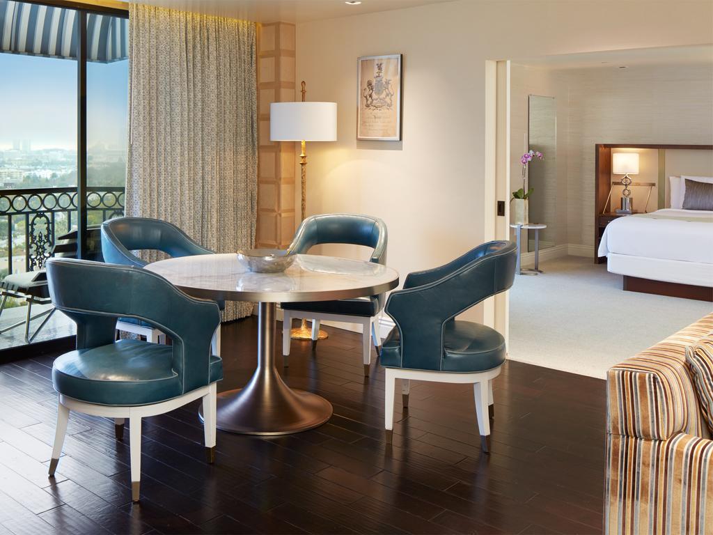 The London West Hollywood At Beverly Hills Екстер'єр фото A suite at the JW Marriott Desert Springs Resort and Spa