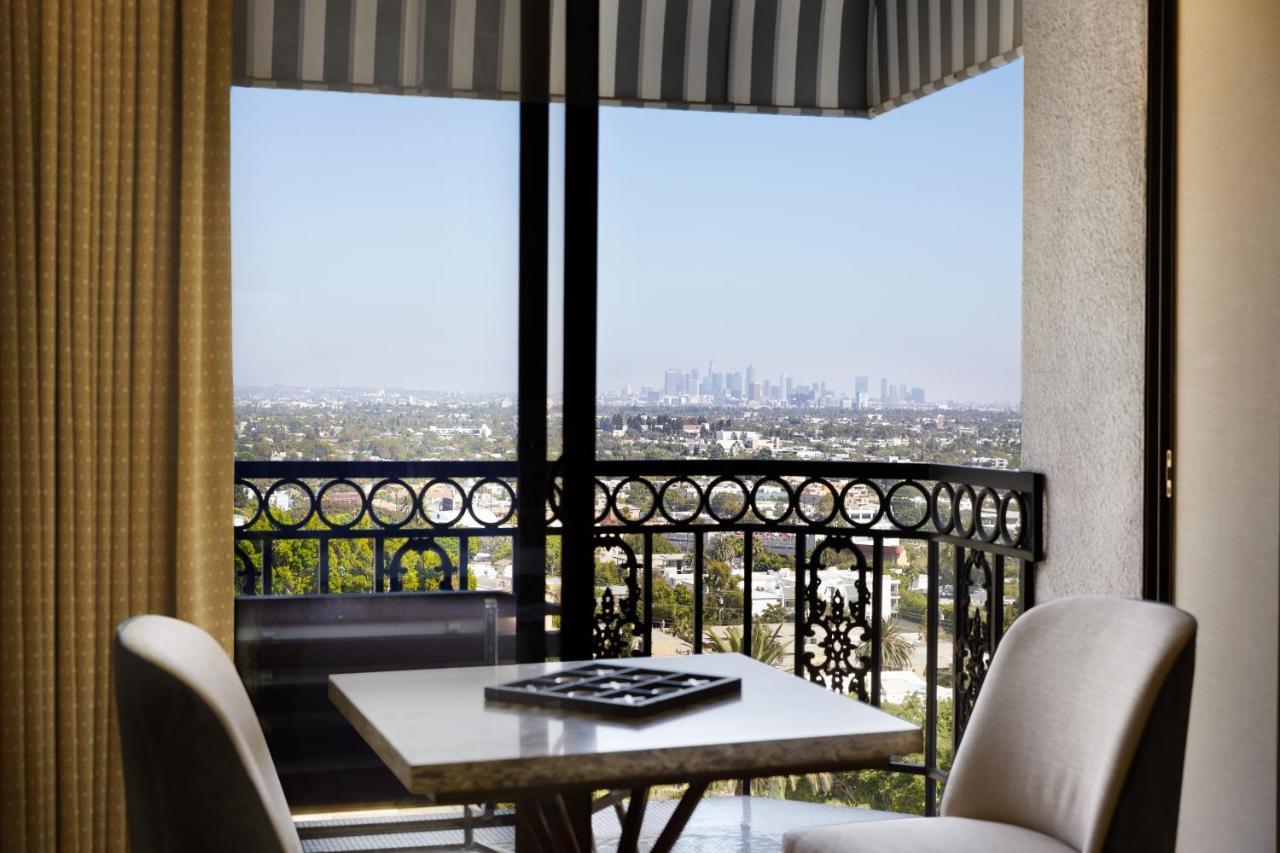 The London West Hollywood At Beverly Hills Екстер'єр фото A view of the Los Angeles skyline from a suite at the Beverly Hilton