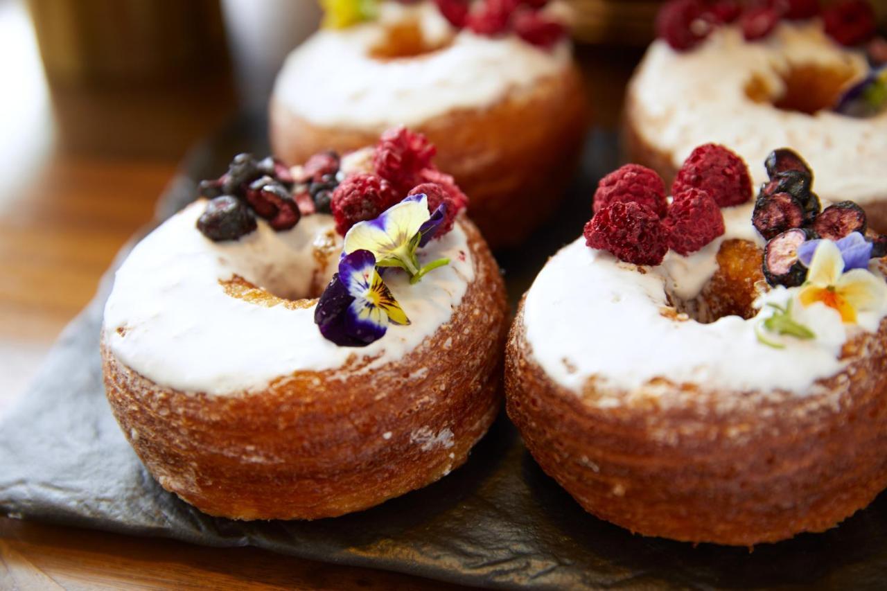 The London West Hollywood At Beverly Hills Екстер'єр фото Baked donuts