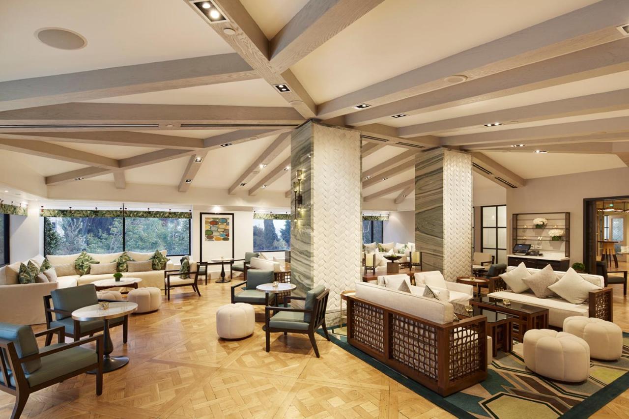 The London West Hollywood At Beverly Hills Екстер'єр фото The lounge at the airport
