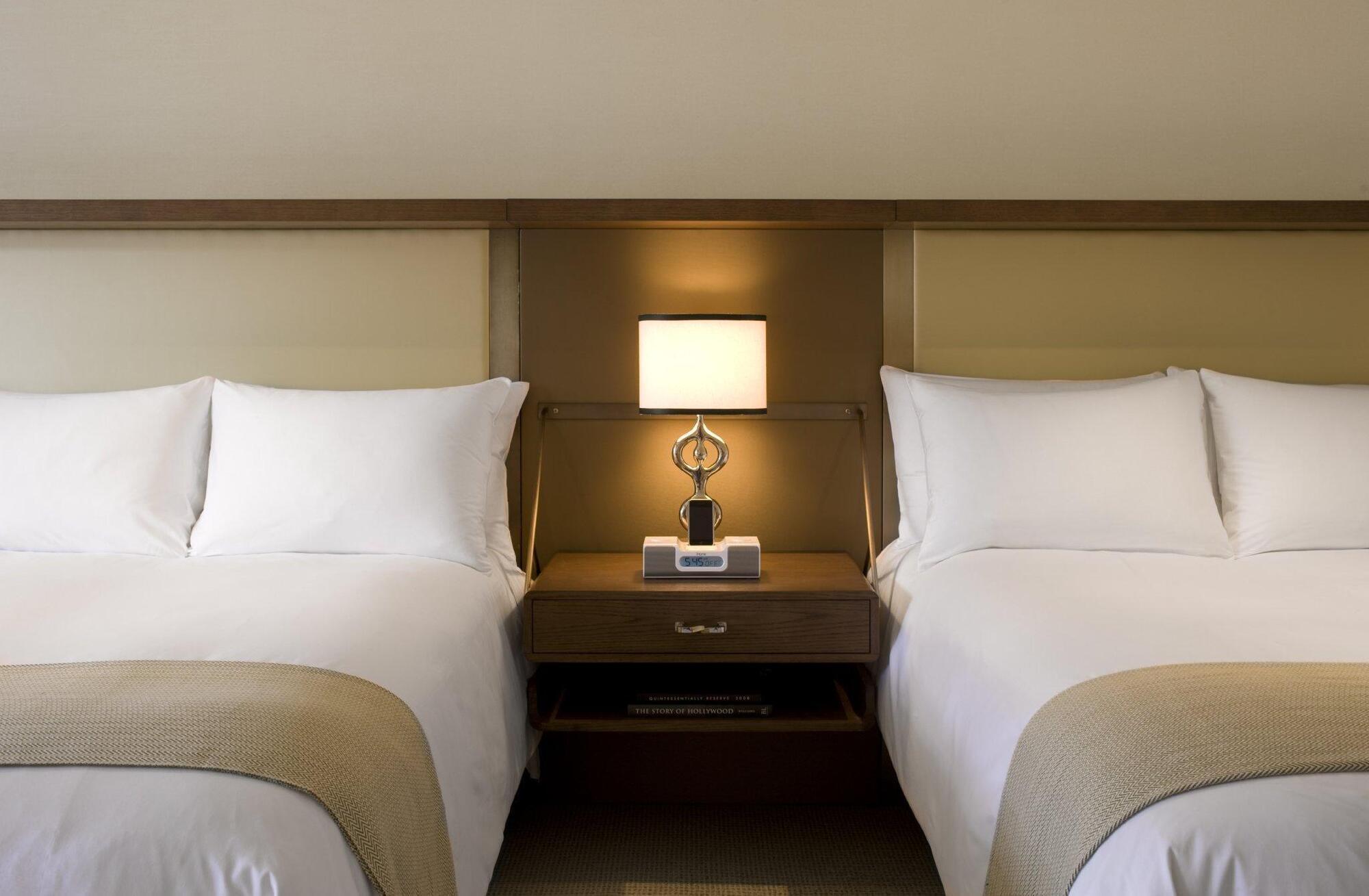The London West Hollywood At Beverly Hills Екстер'єр фото A guest room at the Four Seasons Hotel